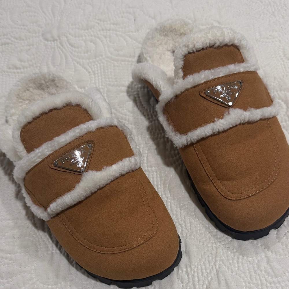 Pr*** Like Brown with White Trim Sherpa Mules - Picture 2 of 4